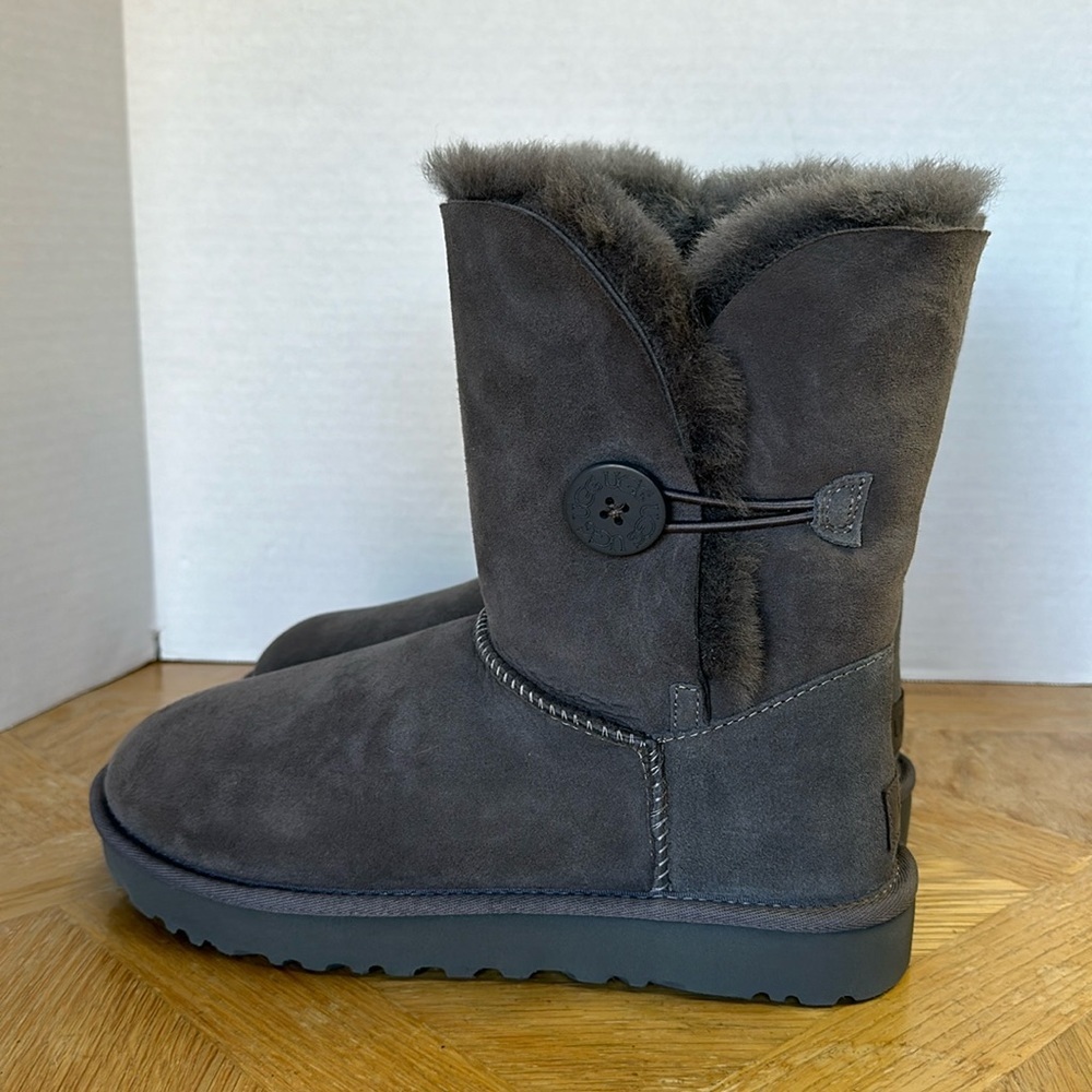 NEW! UGG Ladies Bailey Button Boots